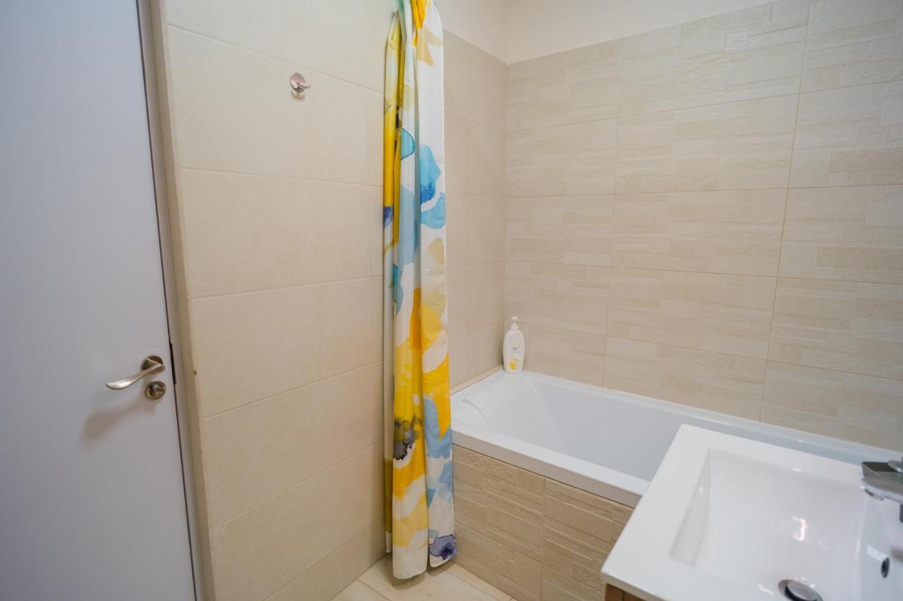 Cozy & Spacious 2Br Apartment With Netflix Букурещ Екстериор снимка